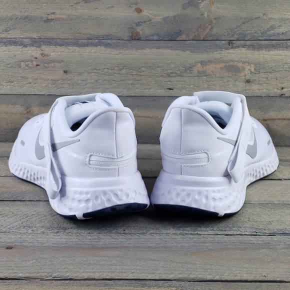 Nike Revolution 5 Flyease Casual Running Shoes - Picture 4 of 9